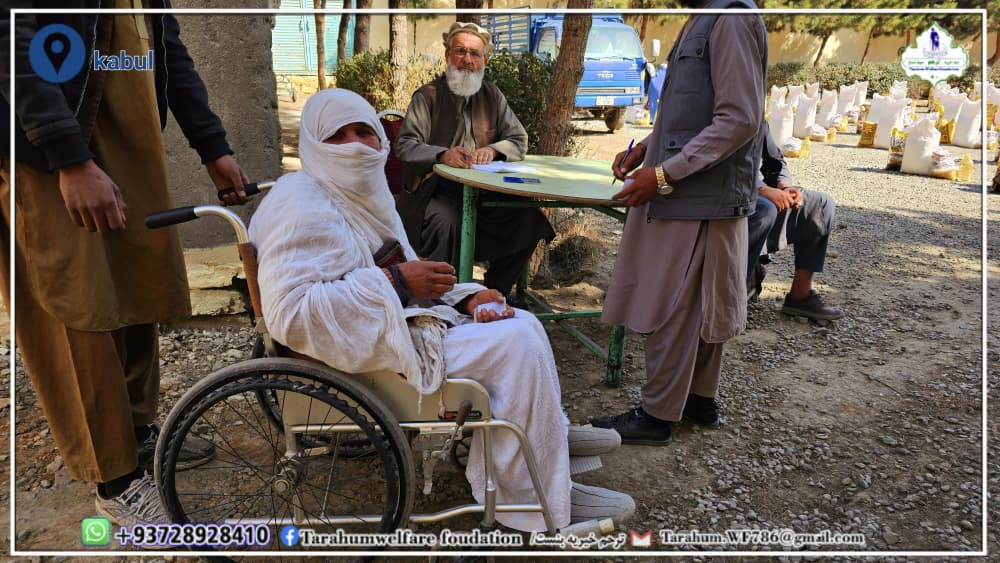 Distribution of food packages in Kabul